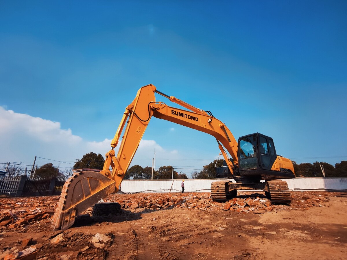 工程建設中的工程車——現(xiàn)代化施工的堅實支柱